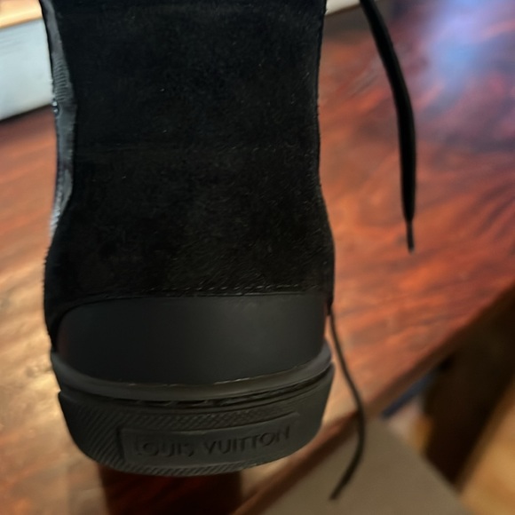 Bought off of Vessier for $300 side zipper tag missing price negotiable - Picture 4 of 4